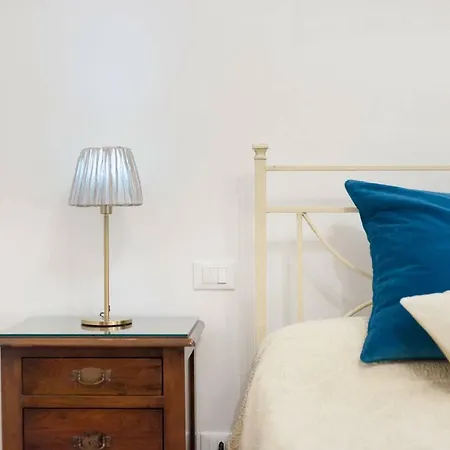 Apartament Via Borgo Ognissanti One Bedroom Florencja